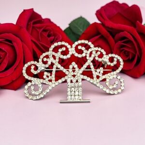 Elegant Silver Rhinestone Brooch